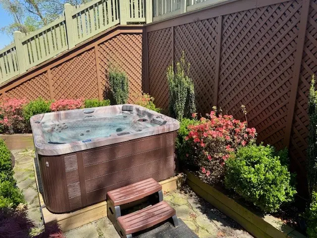 Photo 3 of 6