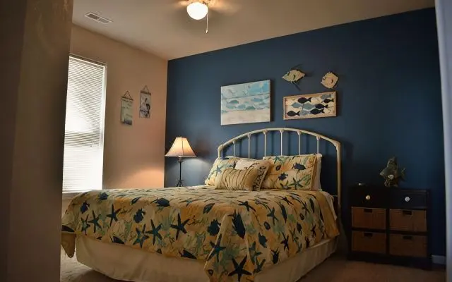 Lakefront Retreat Sleeps 19 • Hot Tub + Paddle Boards • Family & Group Favorite!