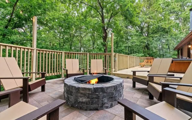 Next Door to Dollywood 🔥 Fire Pit 👙 Hot Tub 👑 King Beds 💥 Pigeon Forge GSMNP