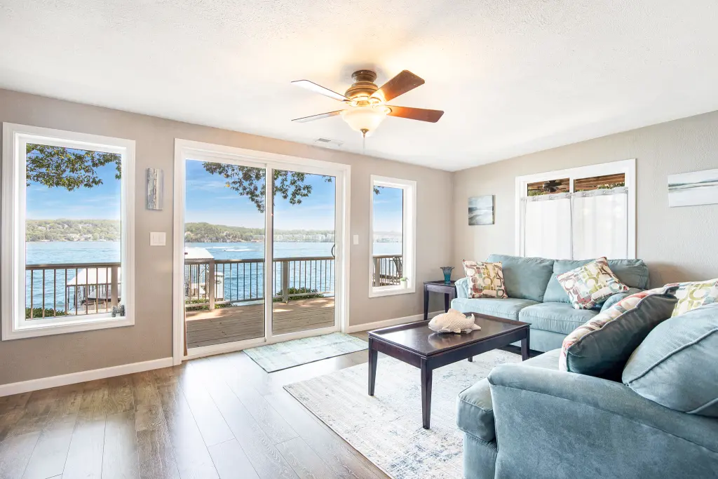 Photo 3 of 6