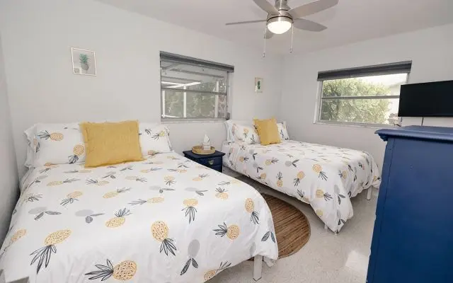 Huge Pool, Close to Beach - Bikes, Beach Gear, Everything You Need