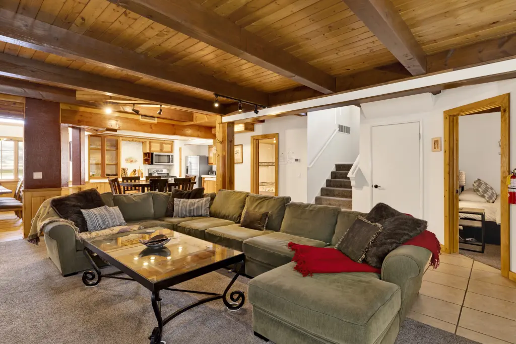 Photo 3 of 6