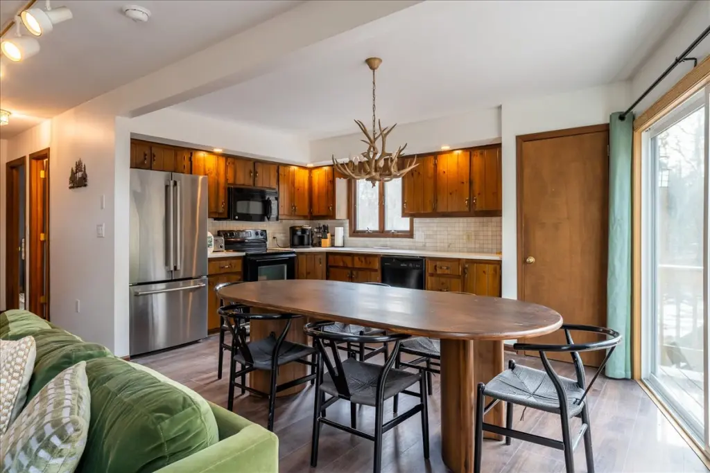 Photo 5 of 6