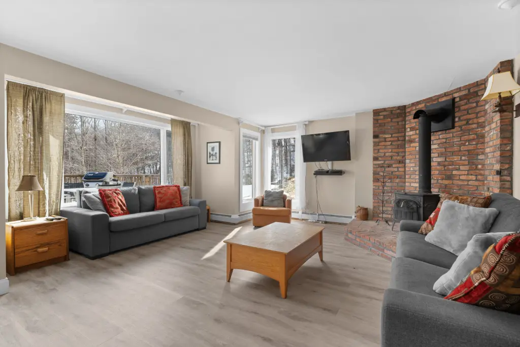 Photo 3 of 6