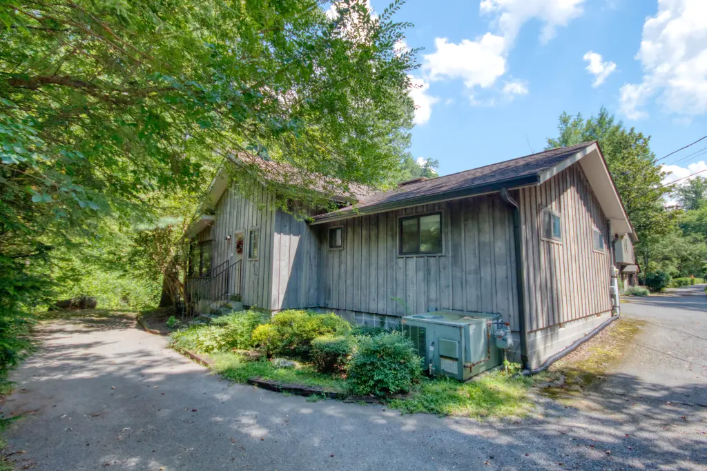 Photo 1 of 6