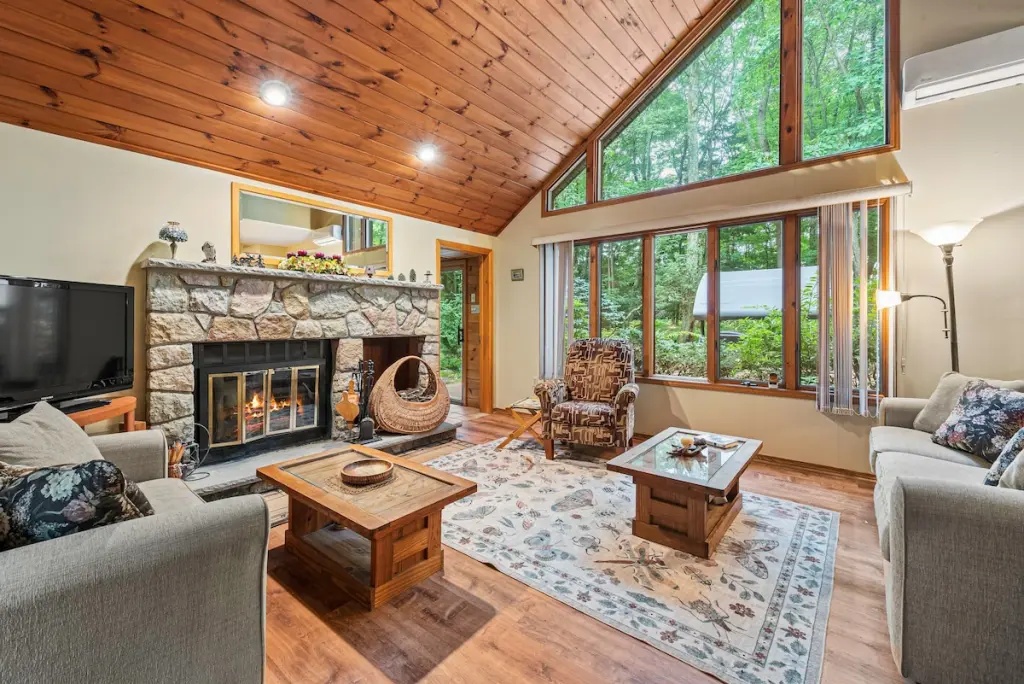 Photo 1 of 6